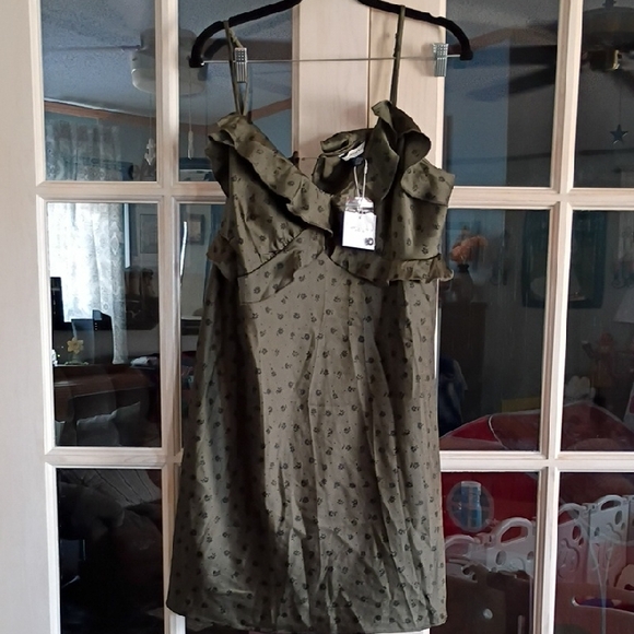 American Eagle Outfitters Dresses & Skirts - American Eagle Outfitters Olive Floral Dress